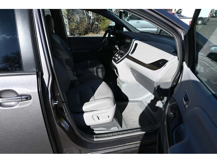 2015 Toyota Sienna 3rd Gen - Image 15 of 21