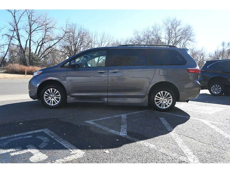 2015 Toyota Sienna 3rd Gen - Image 9 of 12