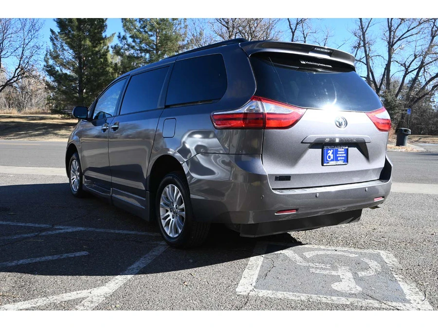 2015 Toyota Sienna 3rd Gen - Image 8 of 21