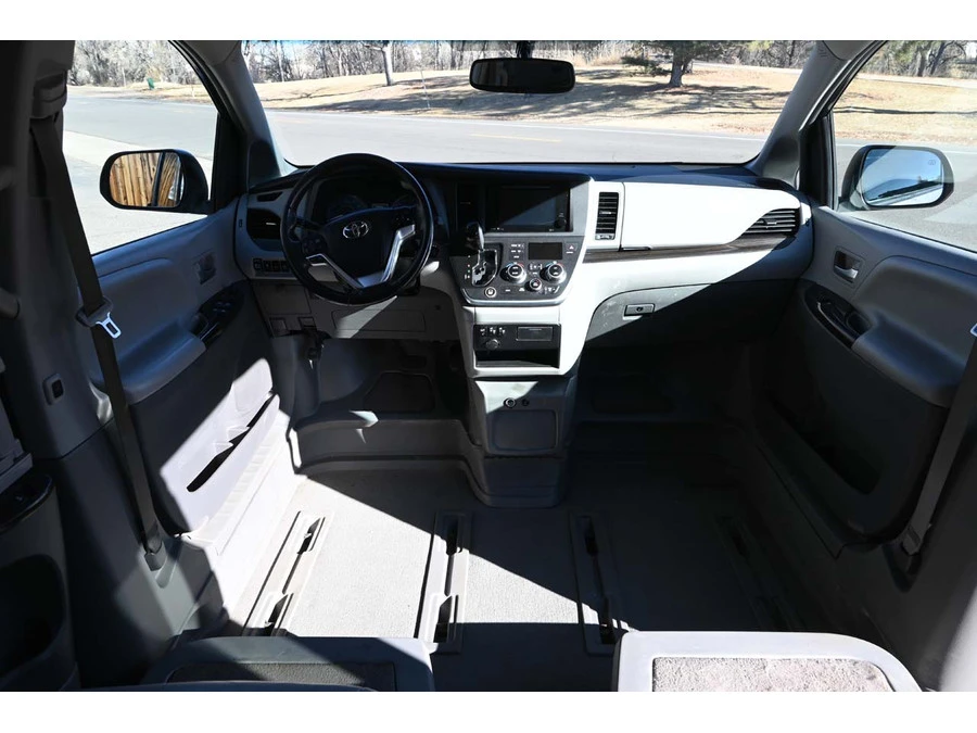 2015 Toyota Sienna 3rd Gen - Image 21 of 21