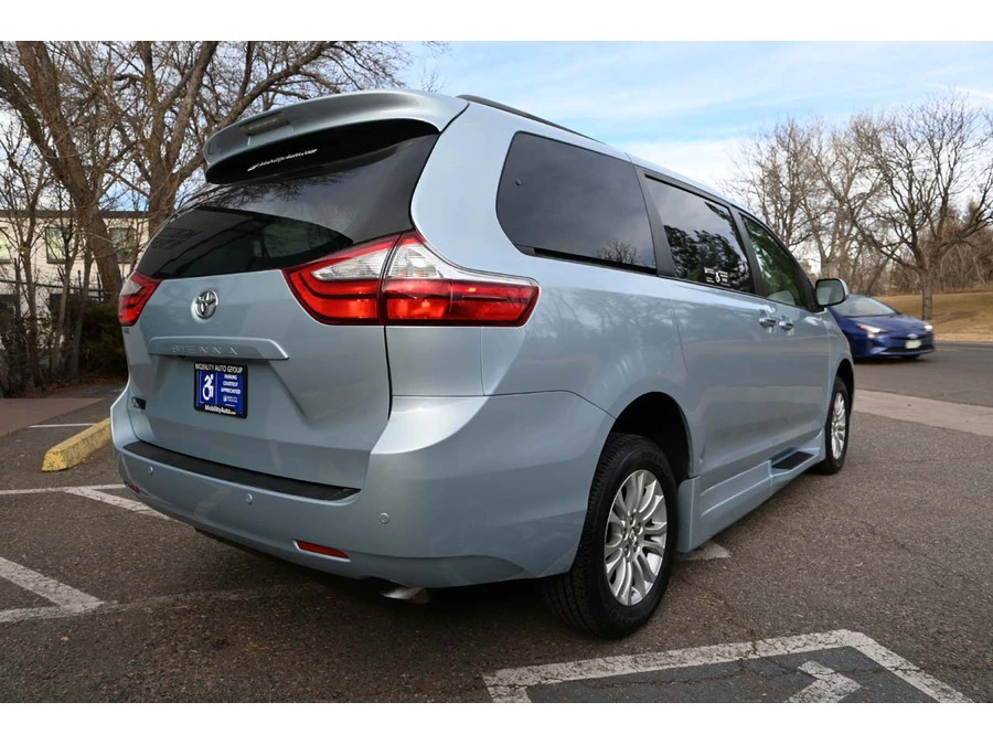 2015 Toyota Sienna 3rd Gen - Image 6 of 12