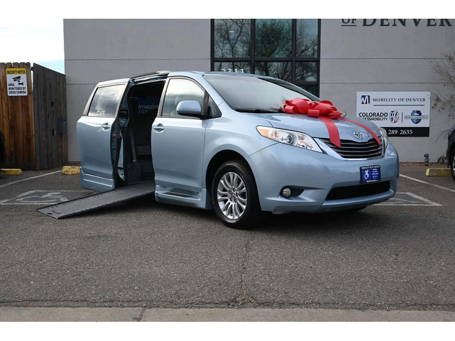 2015 Toyota Sienna 3rd Gen - Image 2 of 12