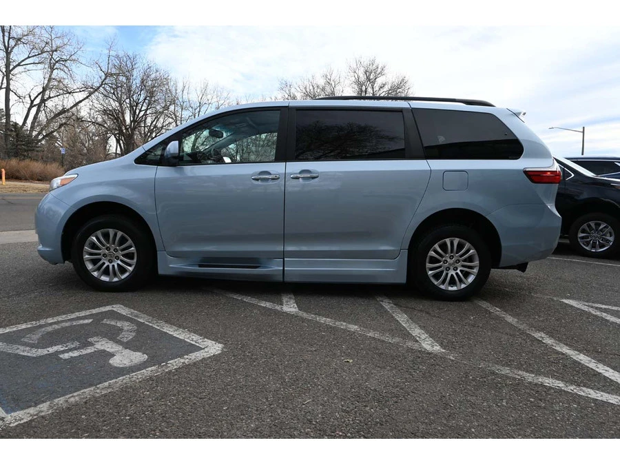 2015 Toyota Sienna 3rd Gen - Image 9 of 12