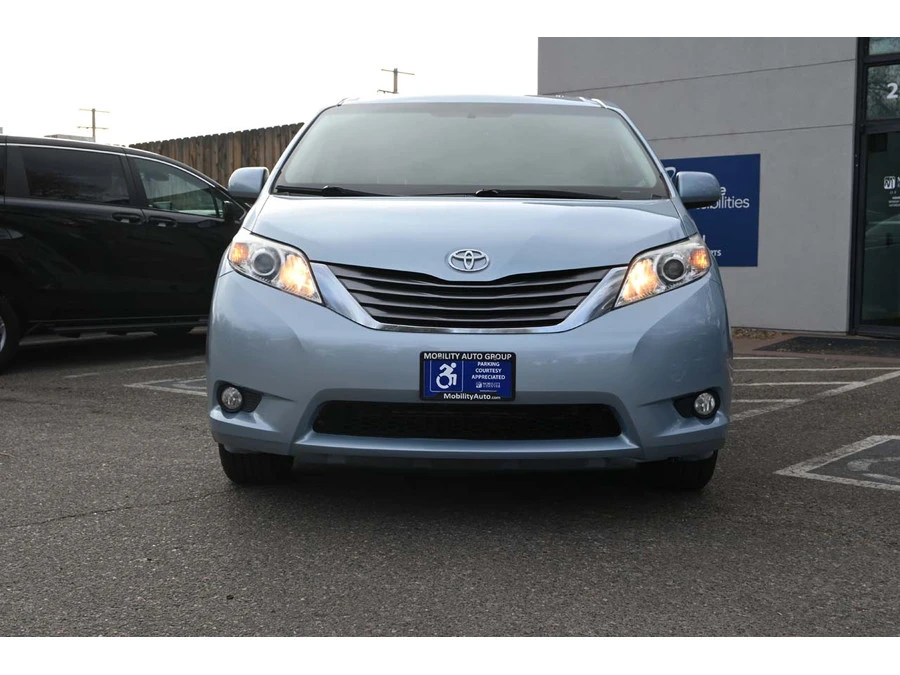 2015 Toyota Sienna 3rd Gen - Image 4 of 12