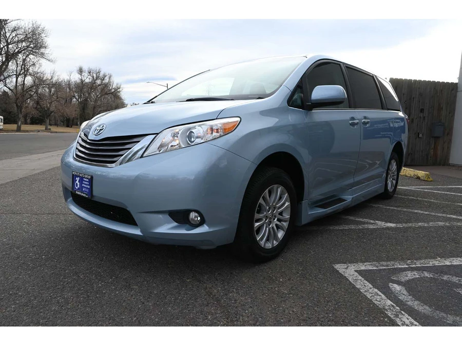 2015 Toyota Sienna 3rd Gen - Image 10 of 12