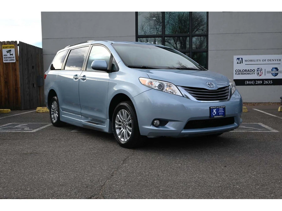2015 Toyota Sienna 3rd Gen - Image 3 of 12