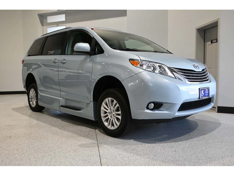 2015 Toyota Sienna 3rd Gen - Image 3 of 12