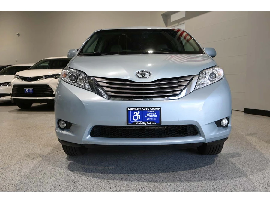 2015 Toyota Sienna 3rd Gen - Image 4 of 12
