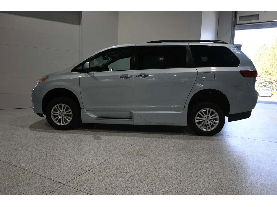 2015 Toyota Sienna 3rd Gen - Image 9 of 12