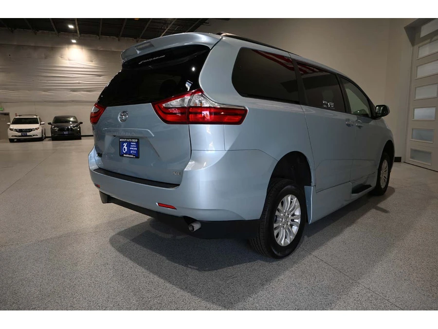 2015 Toyota Sienna 3rd Gen - Image 6 of 12