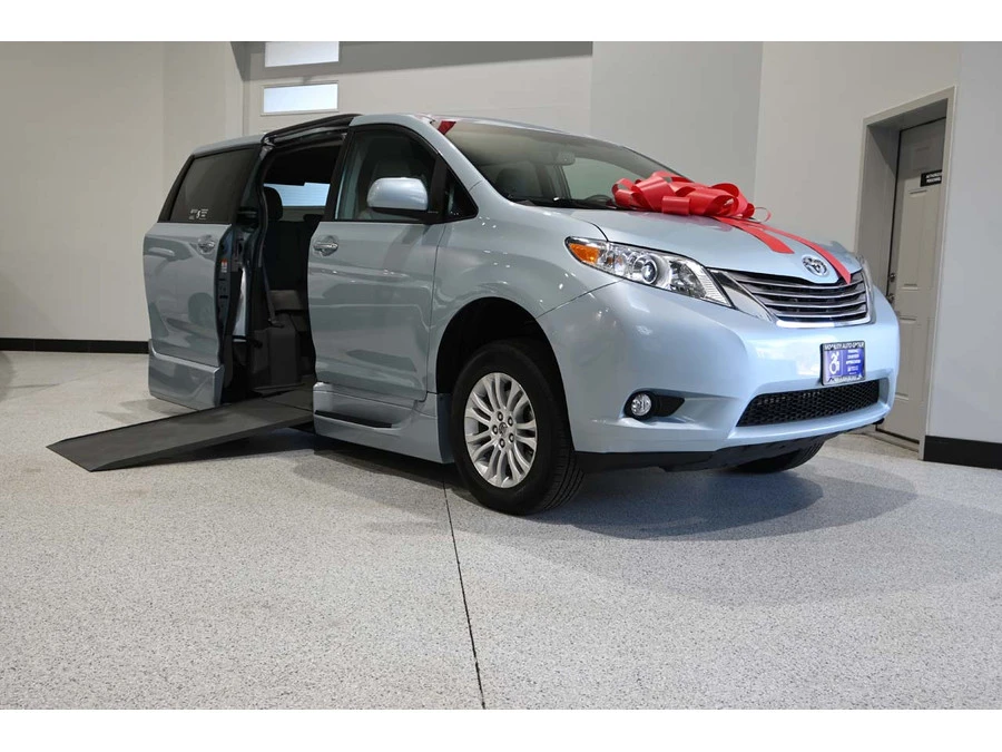 2015 Toyota Sienna 3rd Gen - Image 2 of 12