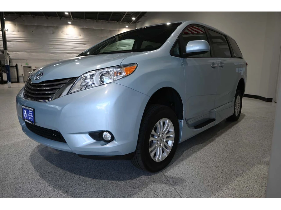 2015 Toyota Sienna 3rd Gen - Image 10 of 12
