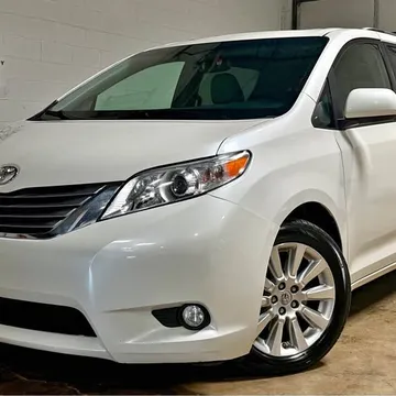 2015 Toyota Sienna XLE Premium Minivan 4D