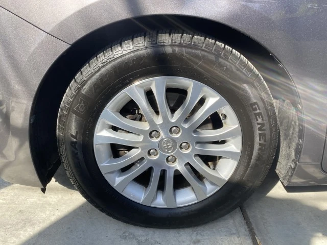 2015 Toyota Sienna 3rd Gen - Image 14 of 21