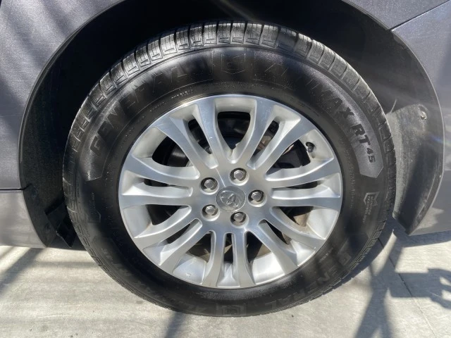 2015 Toyota Sienna 3rd Gen - Image 16 of 21