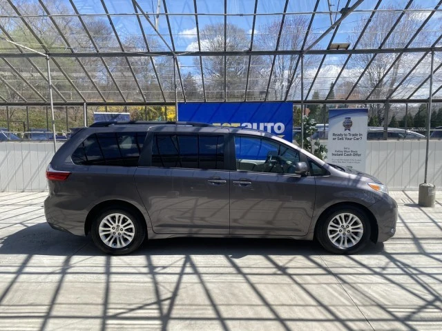 2015 Toyota Sienna 3rd Gen - Image 4 of 21