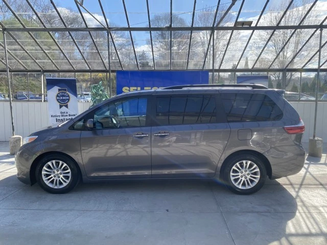 2015 Toyota Sienna 3rd Gen - Image 11 of 21