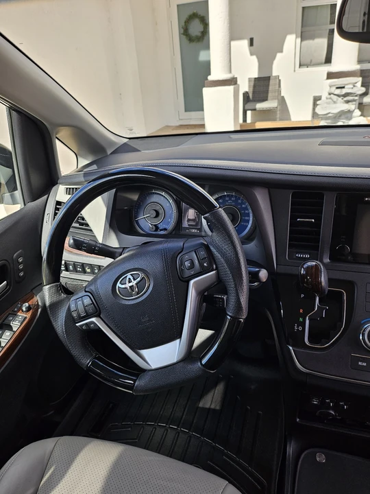 2015 Toyota Sienna 3rd Gen - Image 6 of 21