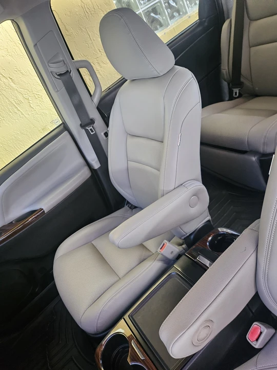 2015 Toyota Sienna 3rd Gen - Image 14 of 21