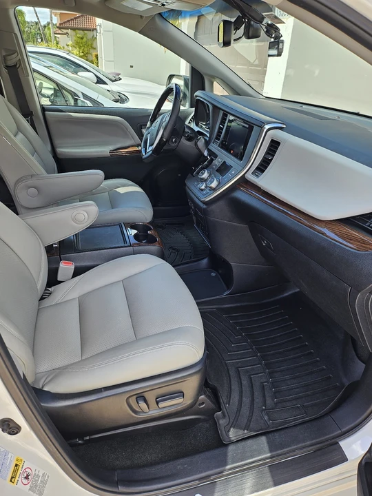 2015 Toyota Sienna 3rd Gen - Image 11 of 21