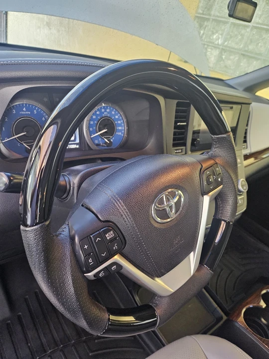 2015 Toyota Sienna 3rd Gen - Image 16 of 21