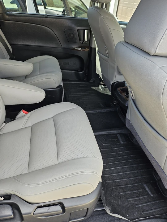 2015 Toyota Sienna 3rd Gen - Image 10 of 21