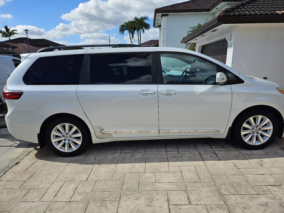 2015 Toyota Sienna 3rd Gen - Image 5 of 21