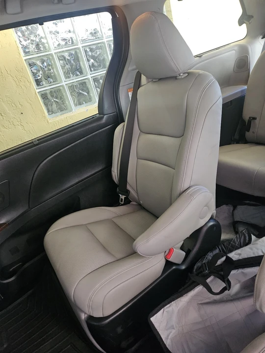 2015 Toyota Sienna 3rd Gen - Image 18 of 21