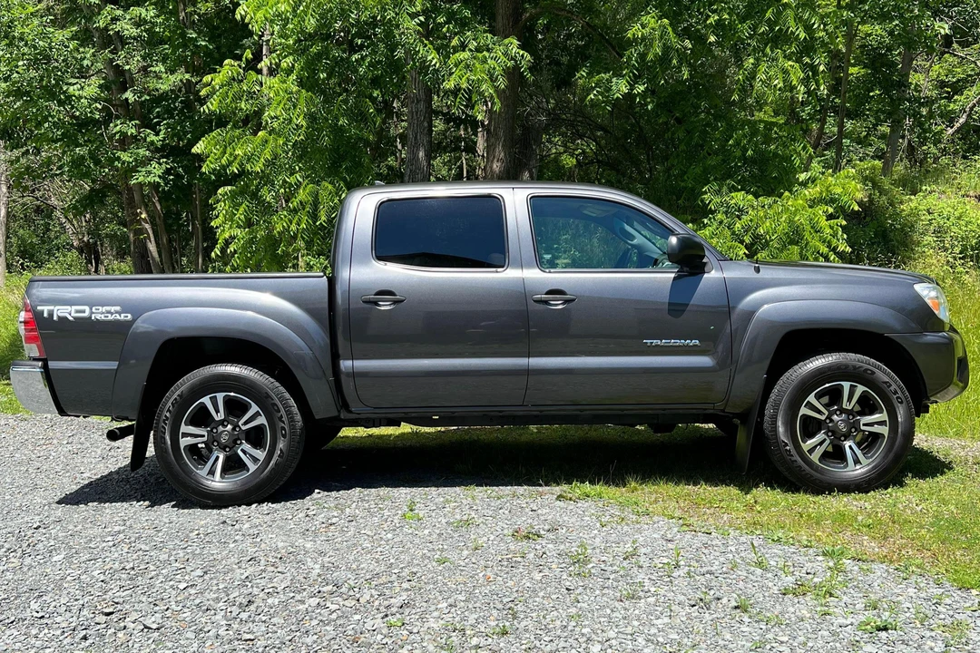 2015 Toyota Tacoma 2nd Gen - Image 3 of 31