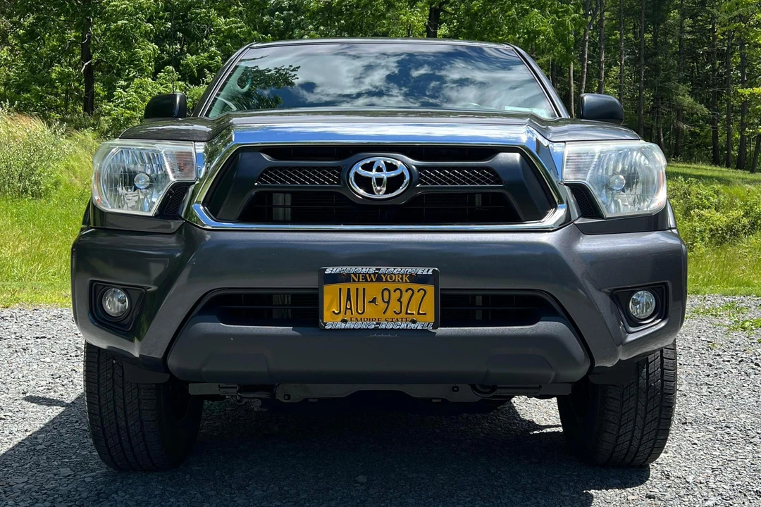 2015 Toyota Tacoma 2nd Gen - Image 2 of 31