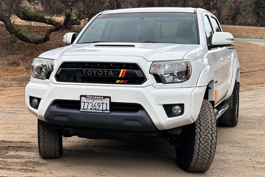 2015 Toyota Tacoma 2nd Gen - Image 2 of 31