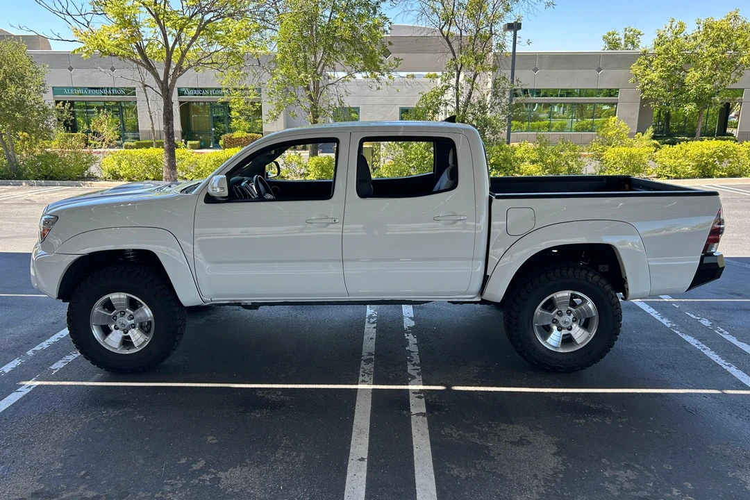 2015 Toyota Tacoma 2nd Gen - Image 3 of 31