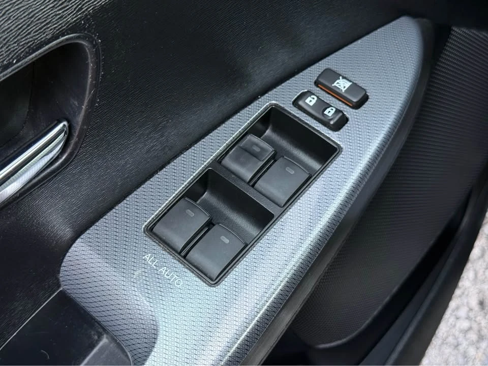 2015 Toyota Venza - Image 16 of 20
