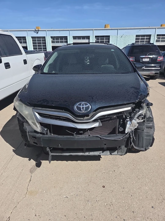 2015 Toyota Venza - Image 2 of 9