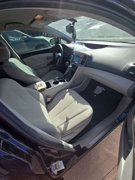 2015 Toyota Venza - Image 6 of 9