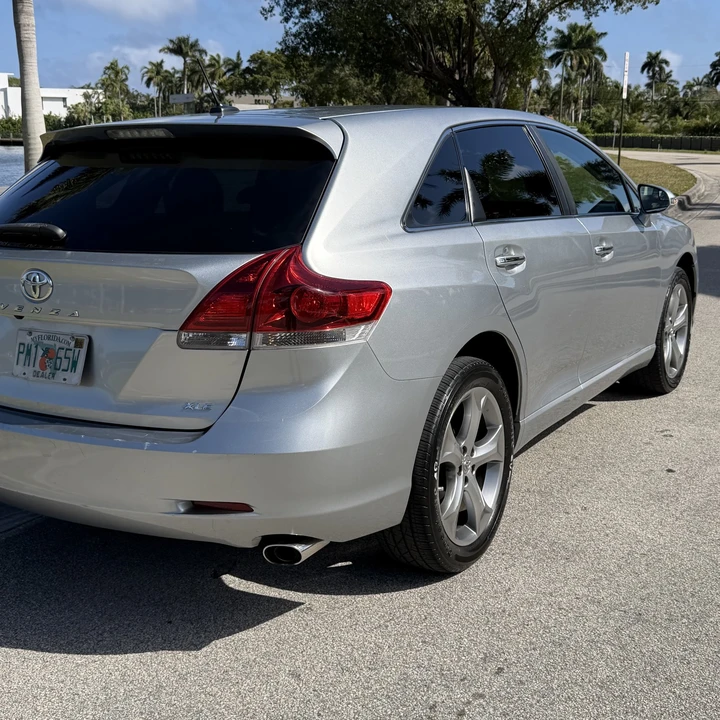 2015 Toyota Venza - Image 11 of 31
