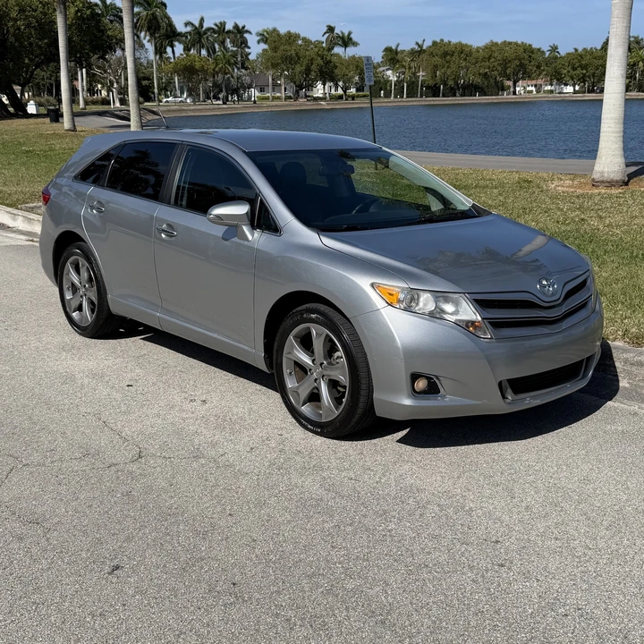 2015 Toyota Venza - Image 2 of 31
