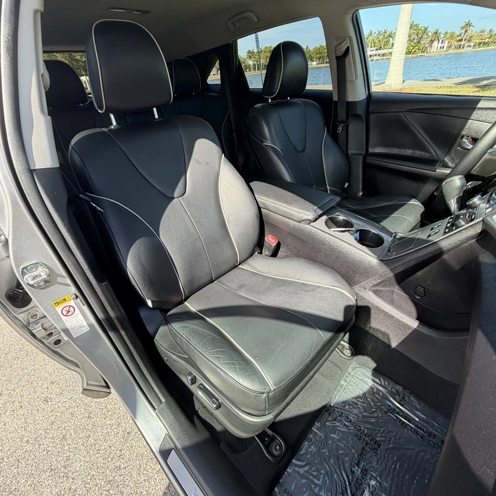 2015 Toyota Venza - Image 19 of 31