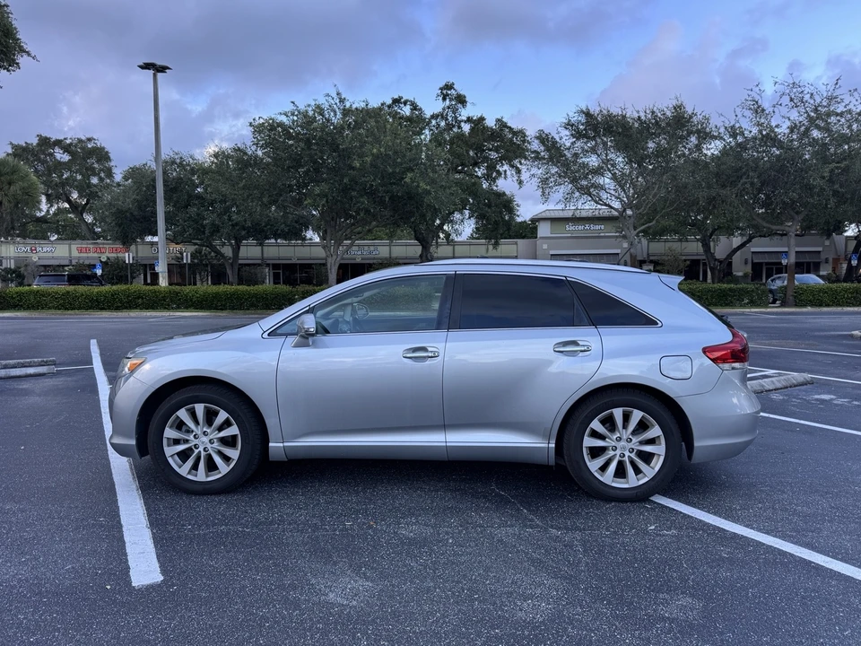 2015 Toyota Venza - Image 8 of 21