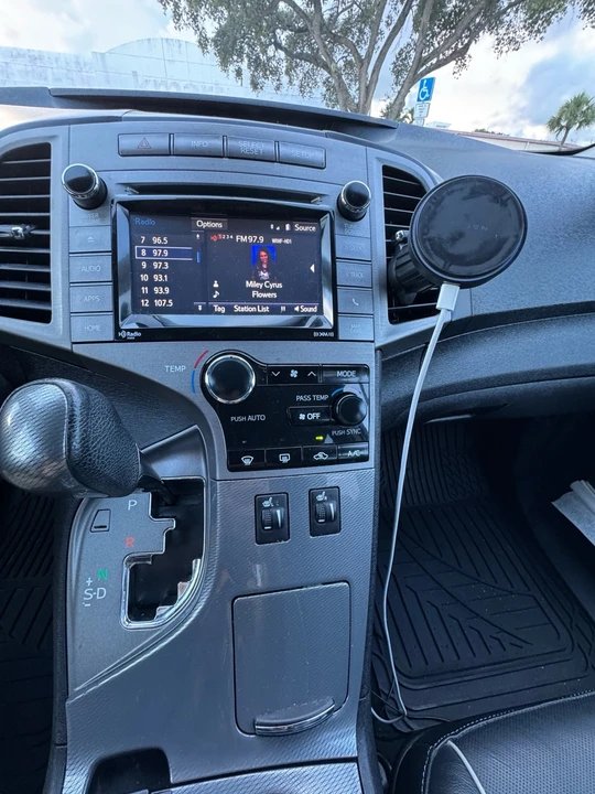2015 Toyota Venza - Image 16 of 21