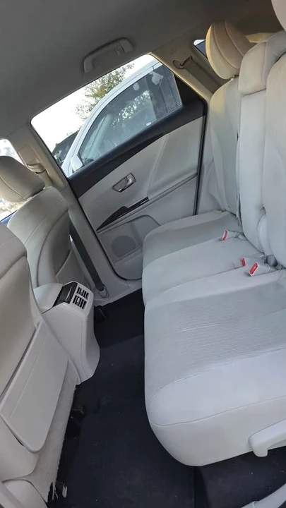 2015 Toyota Venza - Image 8 of 12