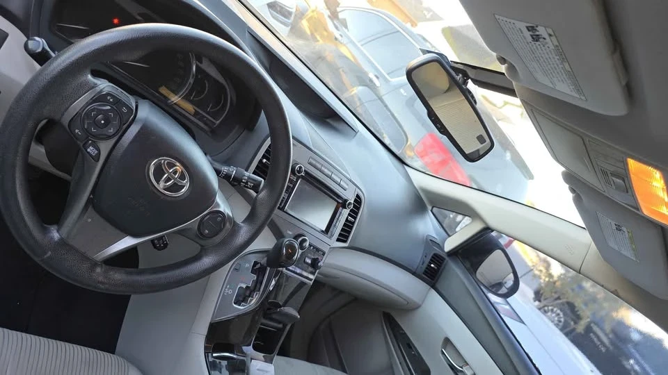 2015 Toyota Venza - Image 11 of 12
