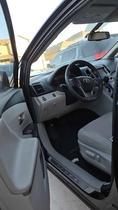 2015 Toyota Venza - Image 9 of 12