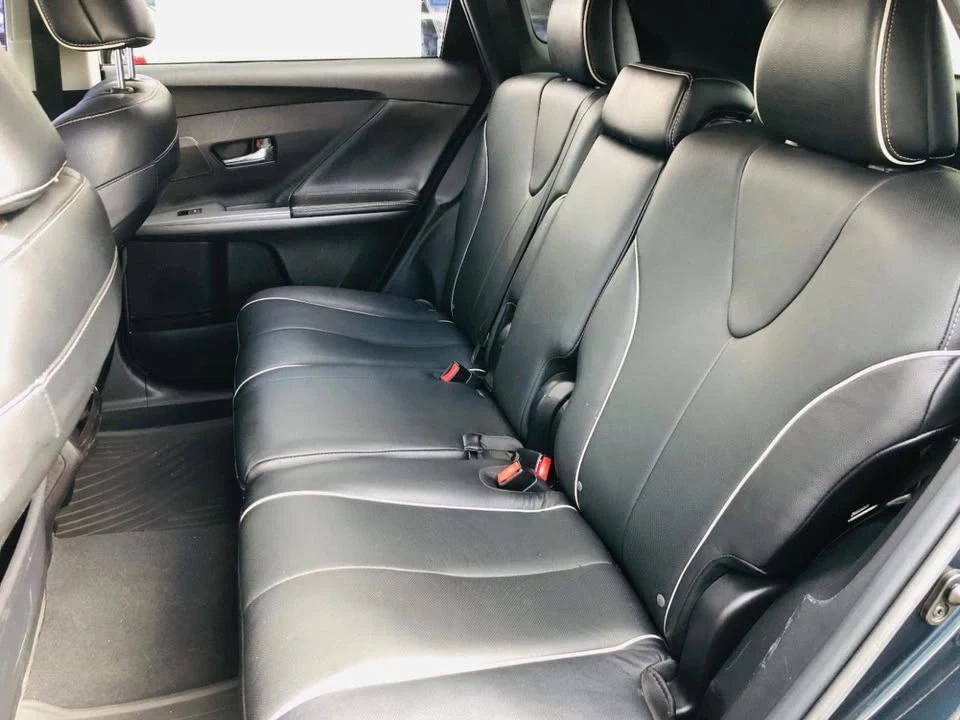 2015 Toyota Venza - Image 13 of 20