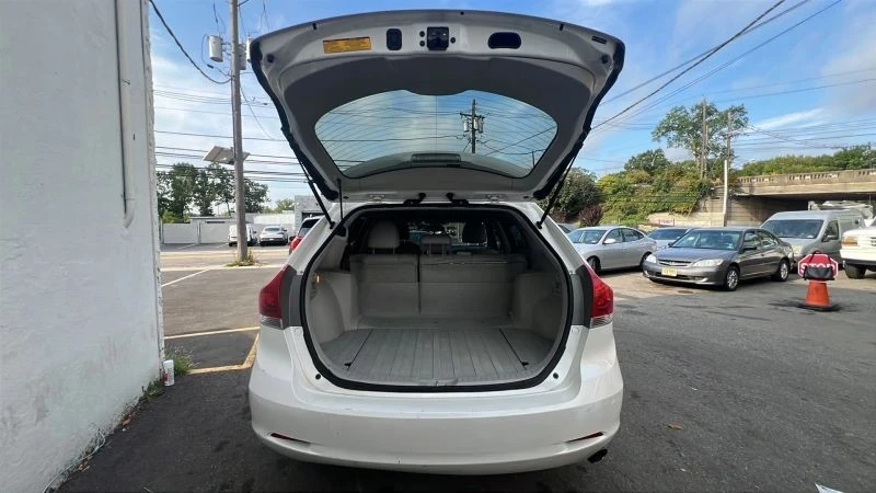 2015 Toyota Venza - Image 9 of 12