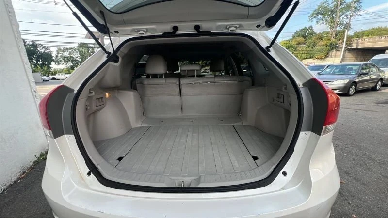 2015 Toyota Venza - Image 10 of 12