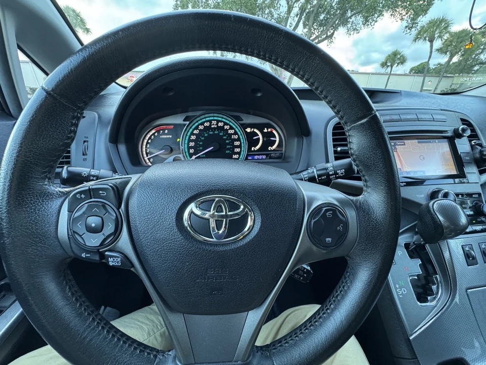 2015 Toyota Venza - Image 18 of 21