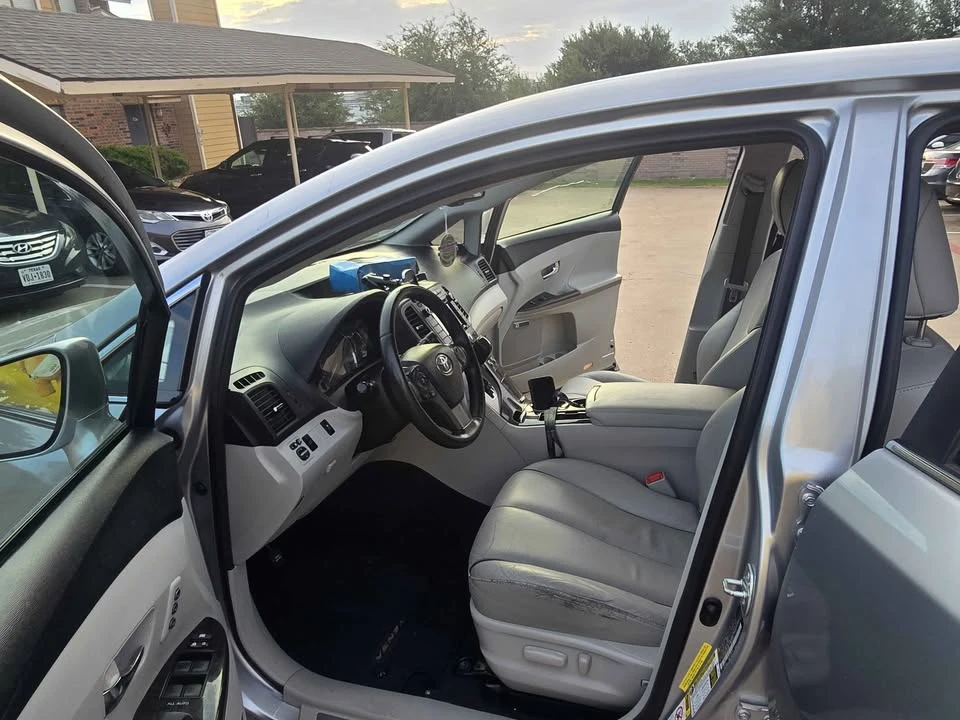 2015 Toyota Venza - Image 9 of 15
