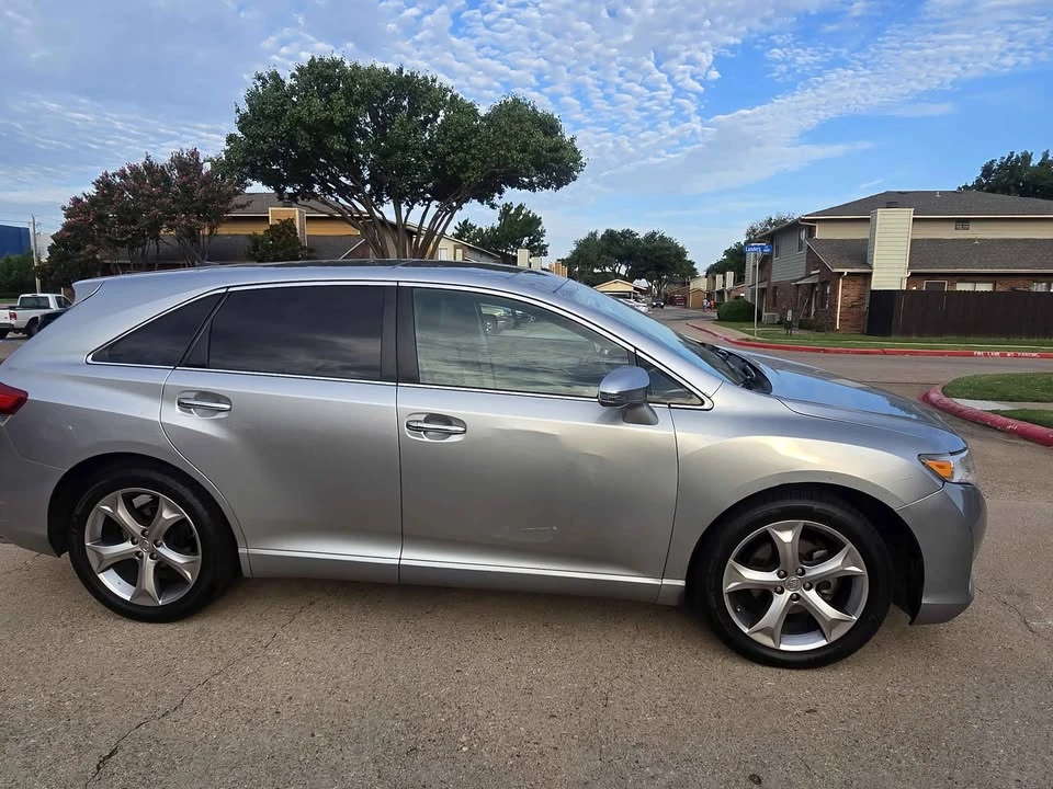 2015 Toyota Venza - Image 8 of 15