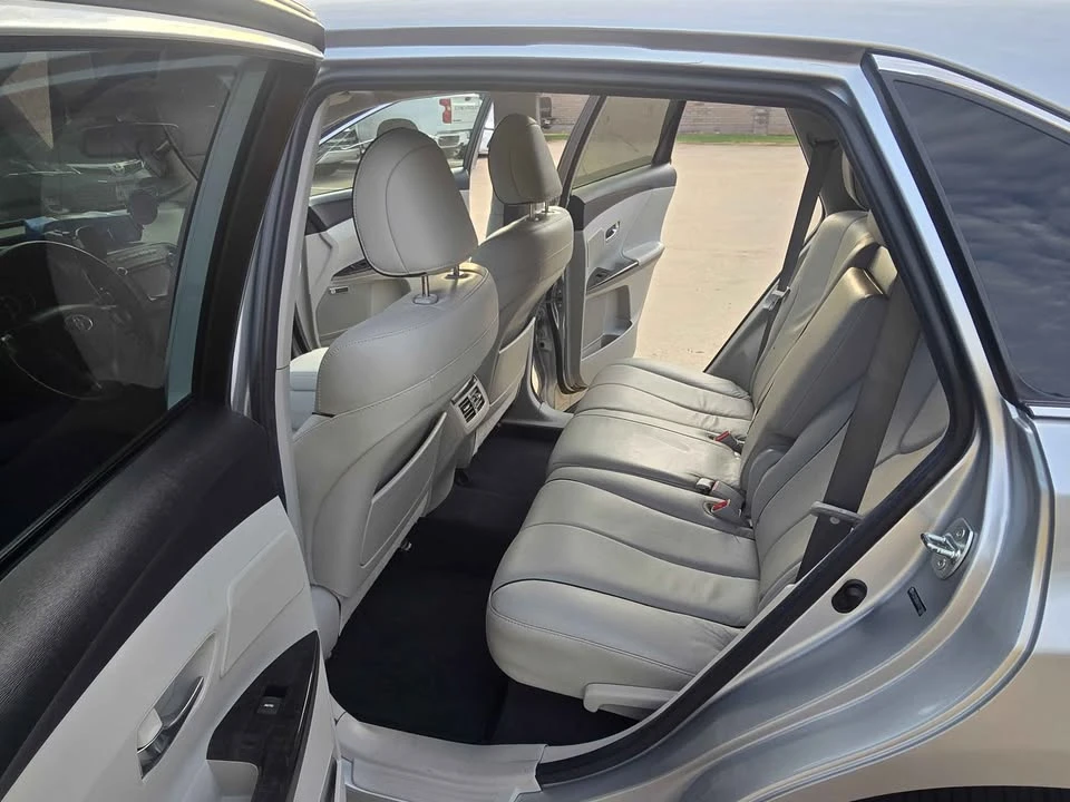 2015 Toyota Venza - Image 6 of 15